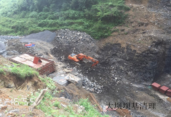 大方县猫场镇大龙井山塘建设项目坝基开挖